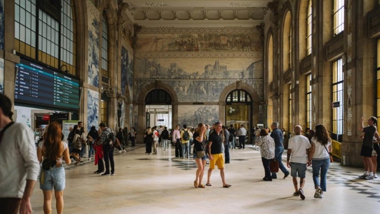 Porto Sao Bento Train station