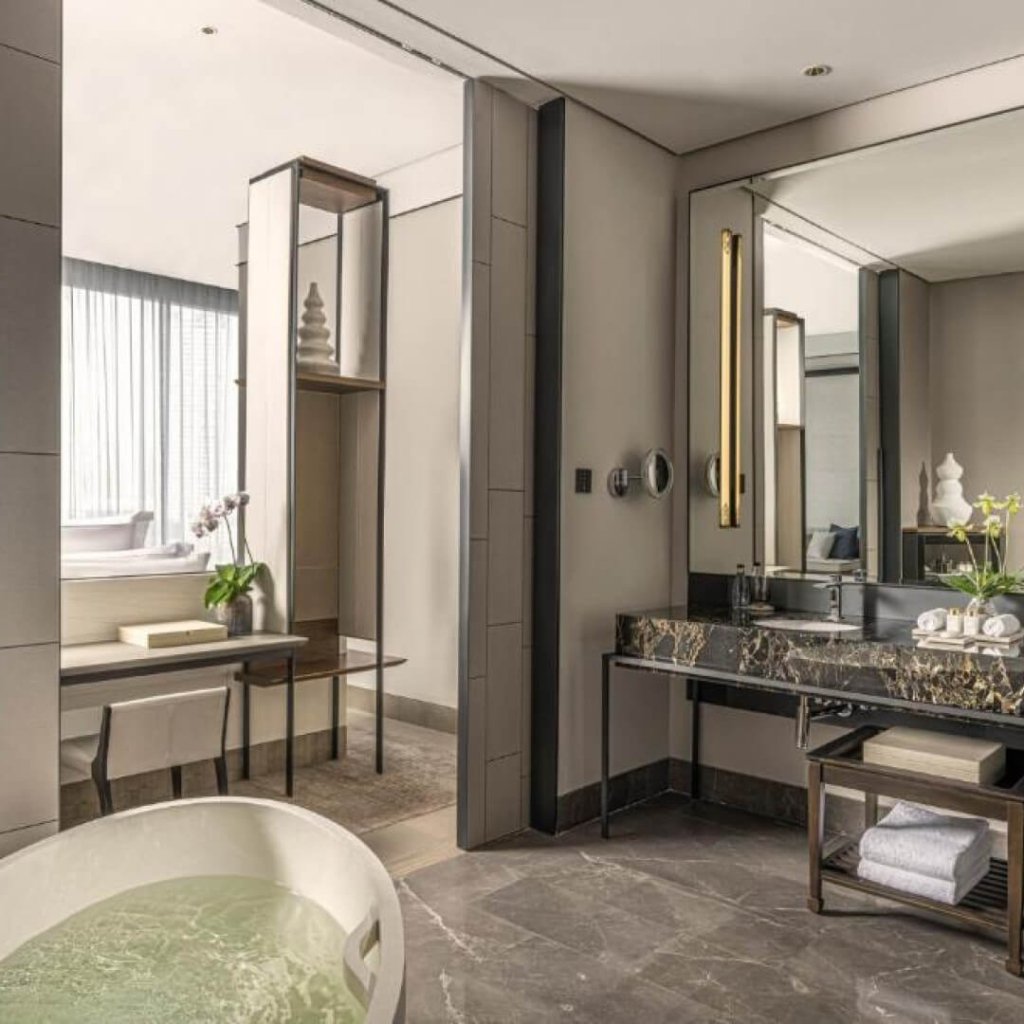 Four Seasons Bangkok outdoor pool overlooking the Chao Phraya River