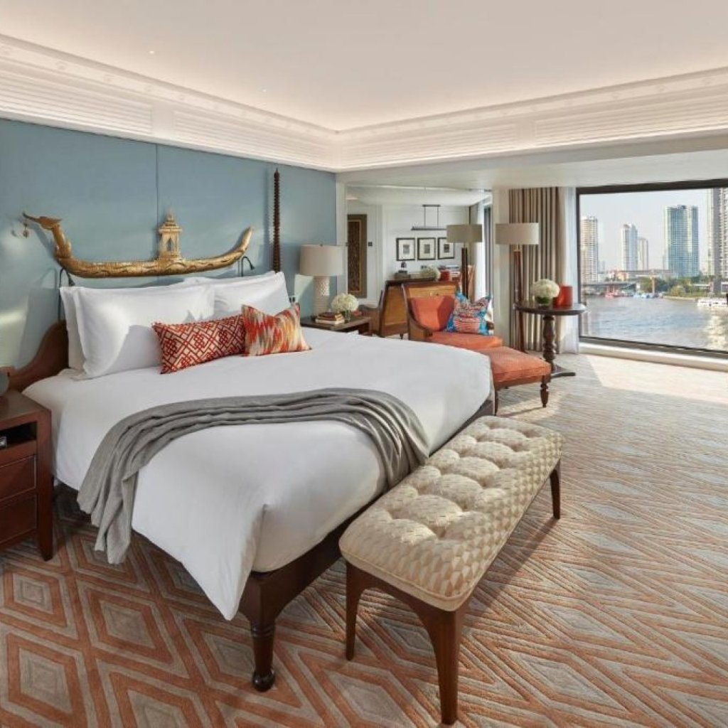 Mandarin Oriental Bangkok hotel exterior on the Chao Phraya riverside