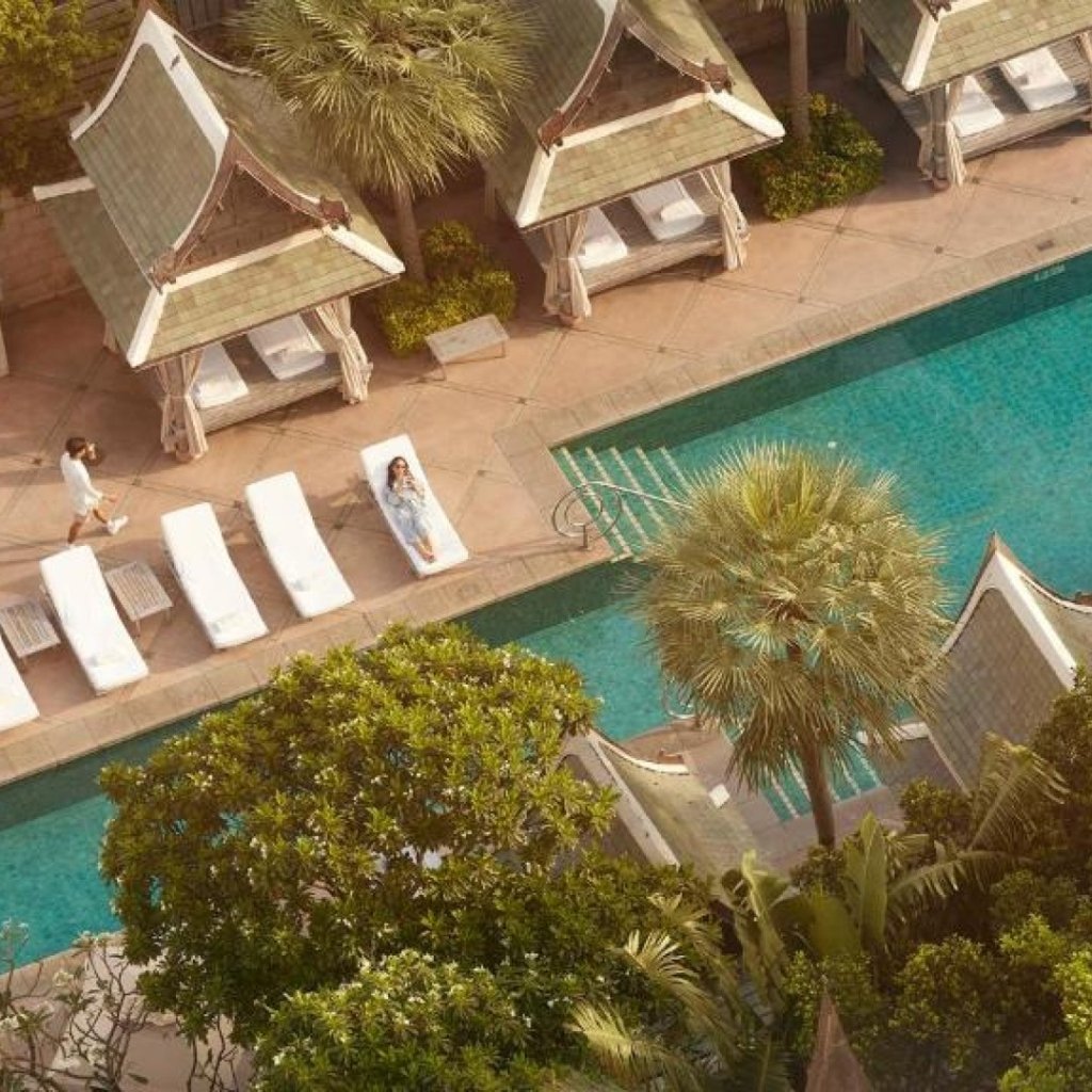 The Peninsula Bangkok grand lobby interior — Forbes five-star luxury hotel