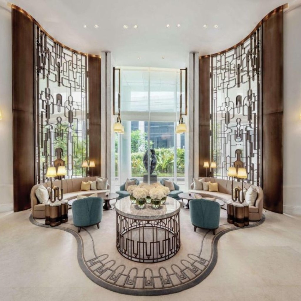 Peacock Alley lounge at Waldorf Astoria Bangkok — all-day solo dining and cocktail space